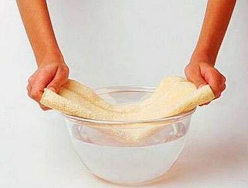 Compress with a towel soaked in warm water - preparing the penis for exercise